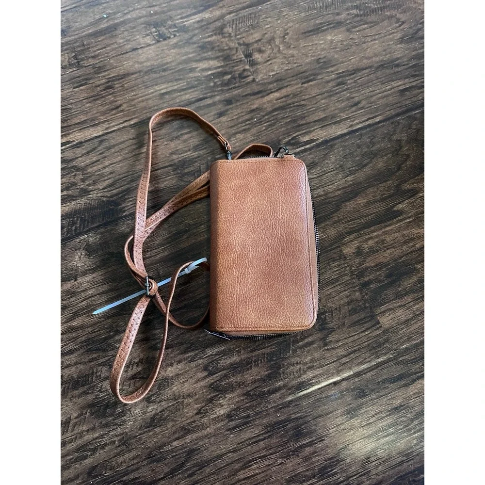 Escarte‎ Brown Crossbody